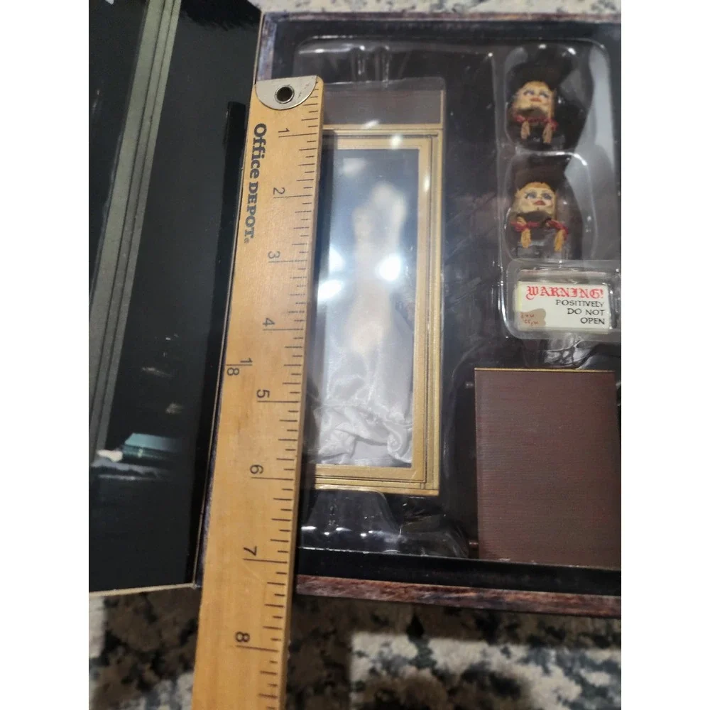 NECA Annabelle Comes Home Ultimate Action Fgure The Conjuring Universe Hrror 7in